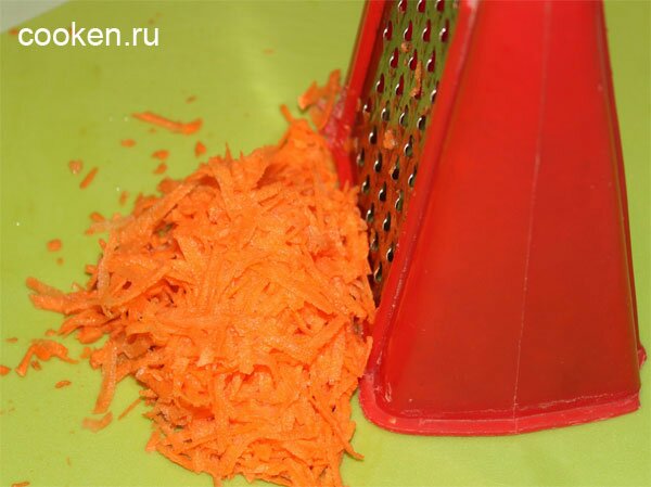 Морковь натереть на крупной терке