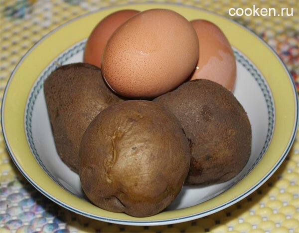 Варим картошку и яйца