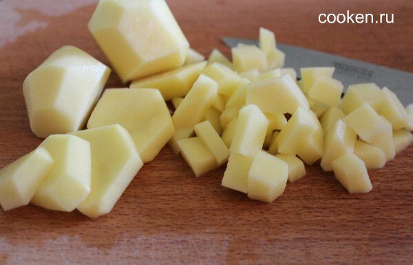 Мелко нарезать картошку