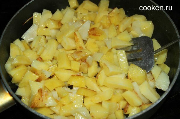 Обжарим картошку на сковороде