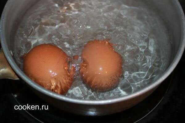 Варим два яйца
