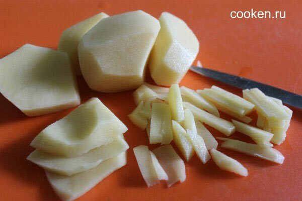 Нарежем картошку брусочками