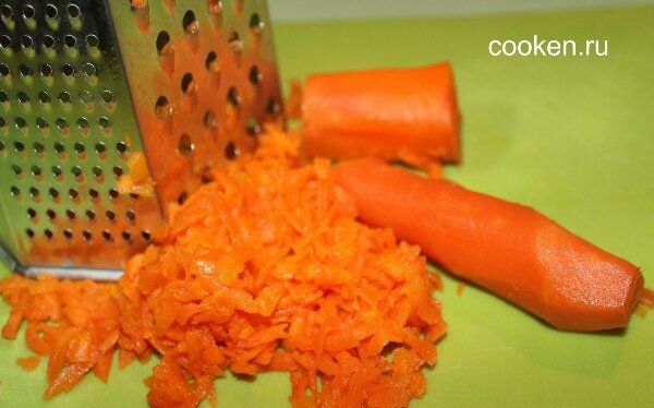 Вареную морковь натрем на терке