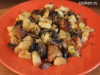 Тушеная картошка с мясом и грибами