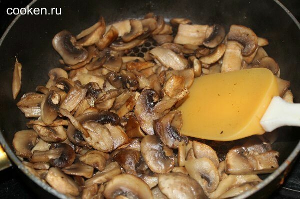 Обжарим грибы на сковороде