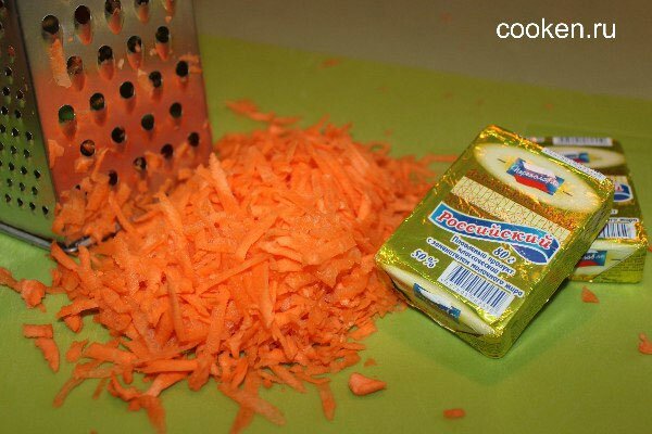 Натереть морковь на терке